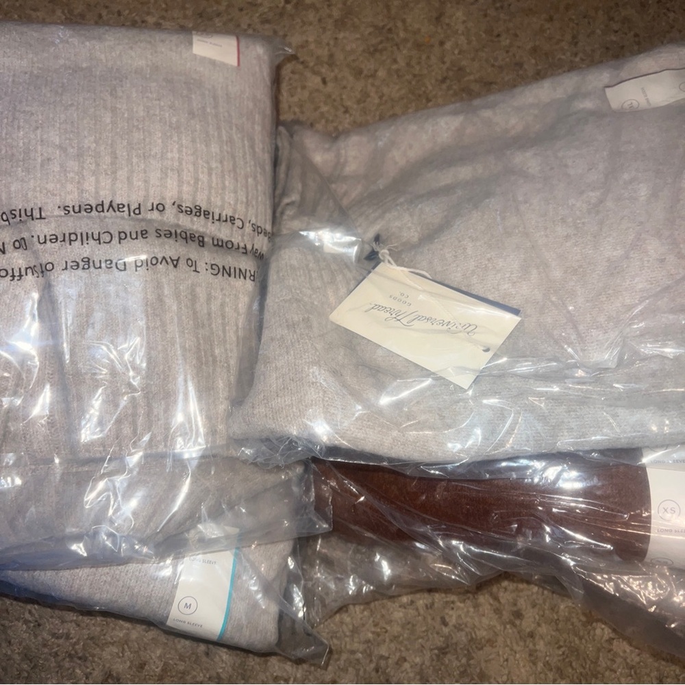 Universal threads sweater lot nwt